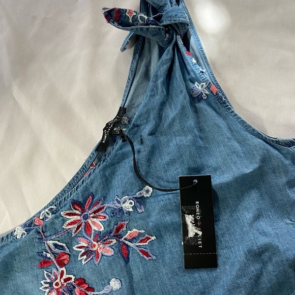 Romeo + Juliet | Chambray Embroidered Top With Shoulder Ties - Picture 7 of 12
